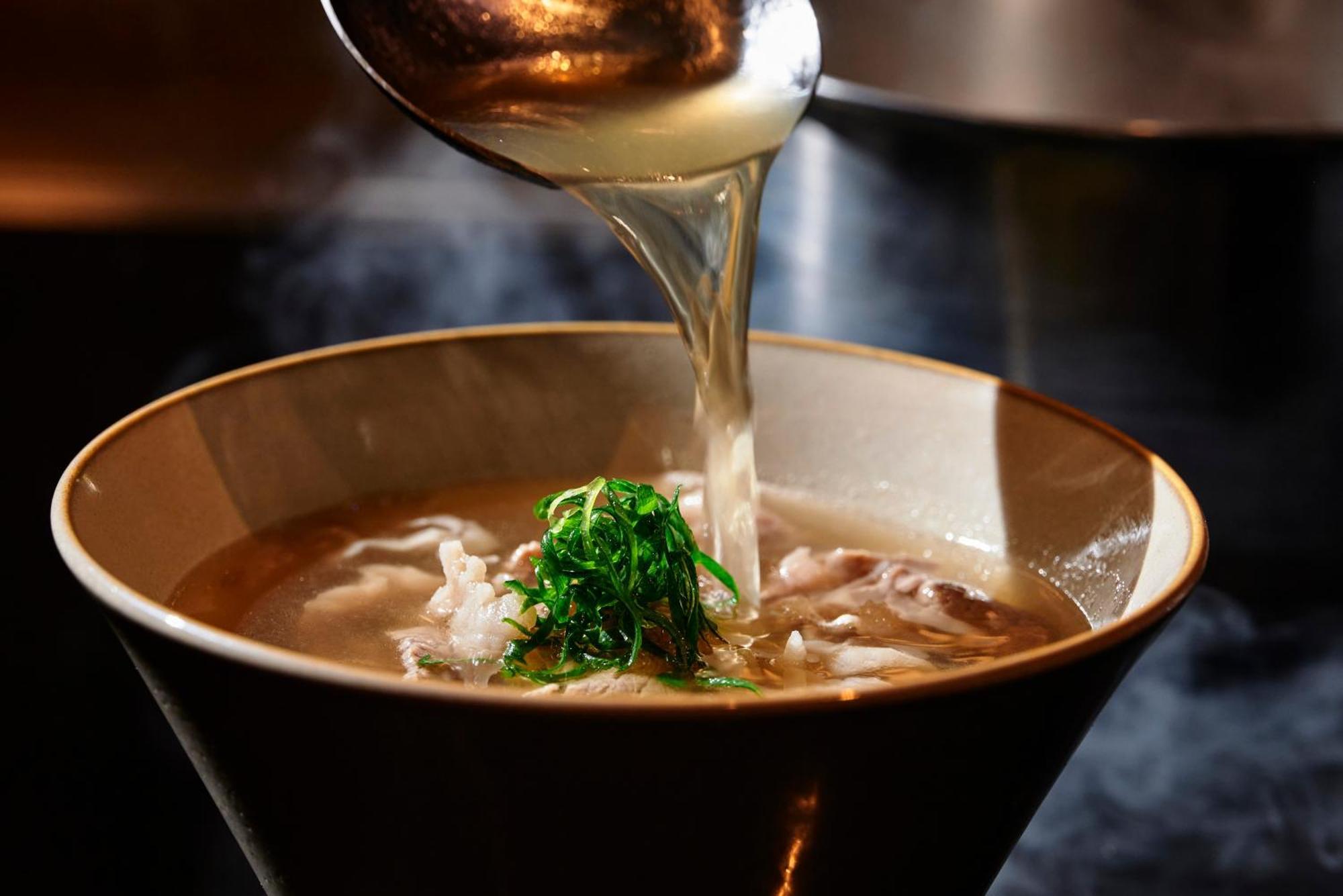 Omo7 Osaka By Hoshino Resorts Экстерьер фото A bowl of soup being served