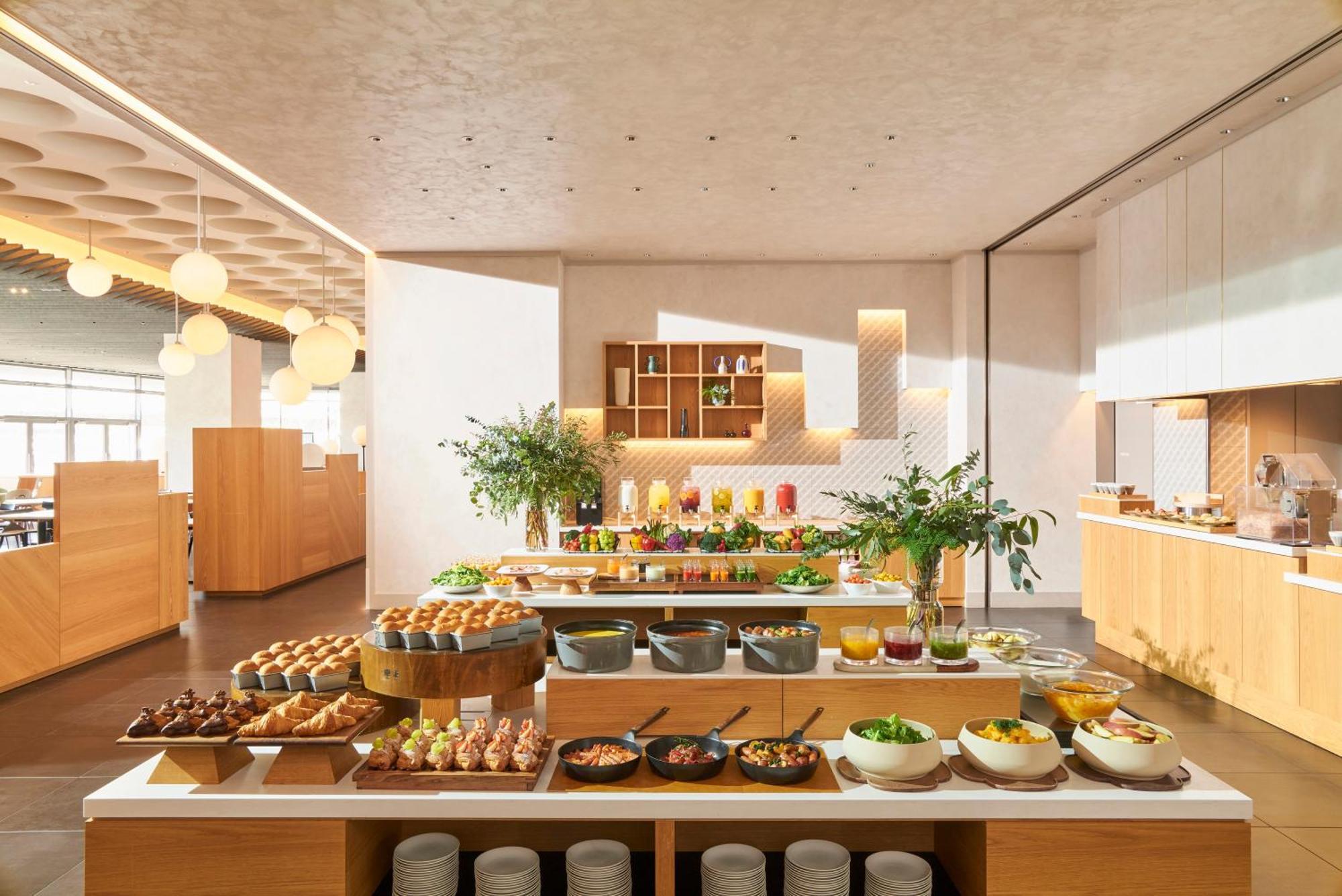 Omo7 Osaka By Hoshino Resorts Экстерьер фото The buffet at the lounge
